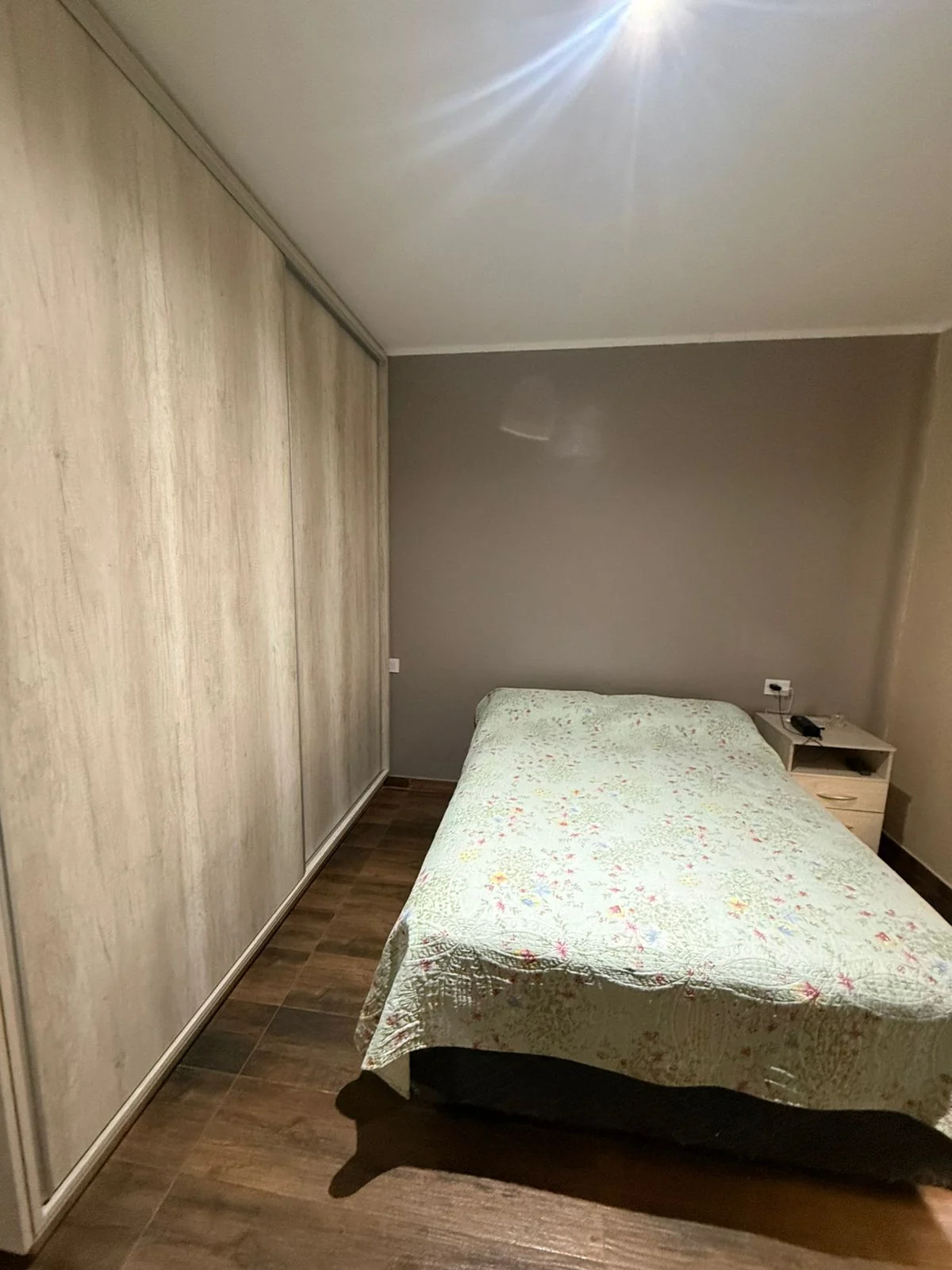 Otra vista de un dormitorio